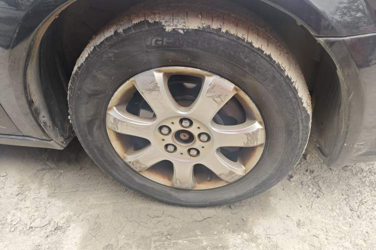 Used Buick Excelle 2006 1.6L Automatic Comfort Model Right Front Wheel Hub