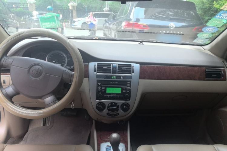 Used Buick Excelle 2007 Touring Edition 1.6L X-AT Center Console