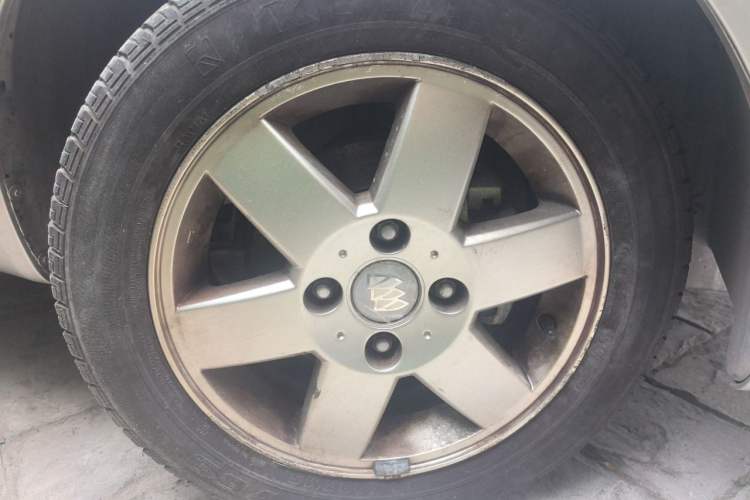 Used Buick Excelle 2007 Touring Edition 1.6L X-AT Right Front Wheel Hub