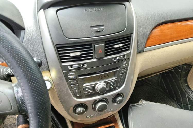 Used Buick Excelle 2008 1.6 LE-MT Audio And AC Panel
