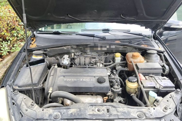Used Buick Excelle 2008 1.6 LE-MT Engine Bay