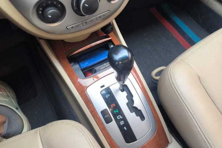 Used Buick Excelle 2008 1.6 LE-AT Gear Lever