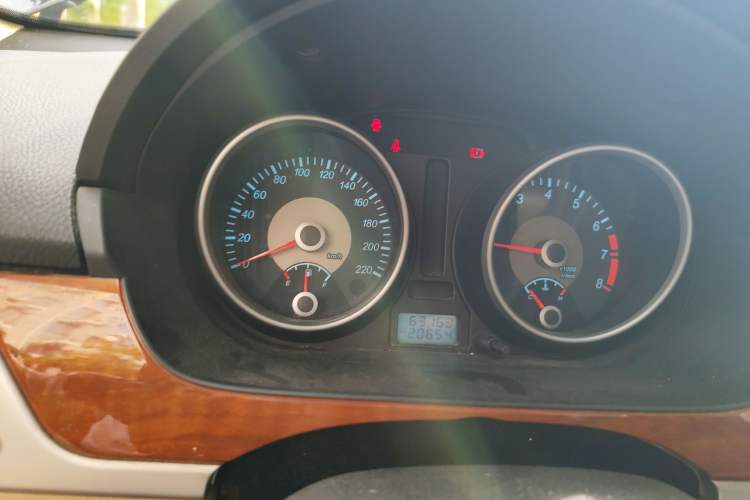 Used Buick Excelle 2008 1.6 LE-MT Odometer Close Up