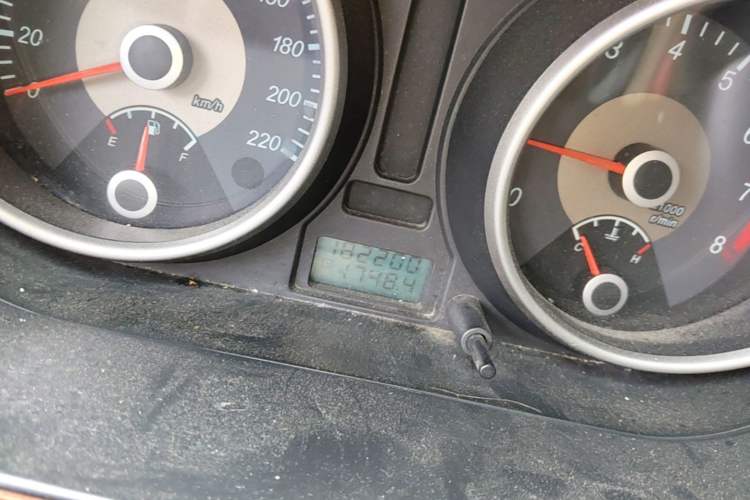 Used Buick Excelle 2008 1.6 LE-MT Odometer Close Up