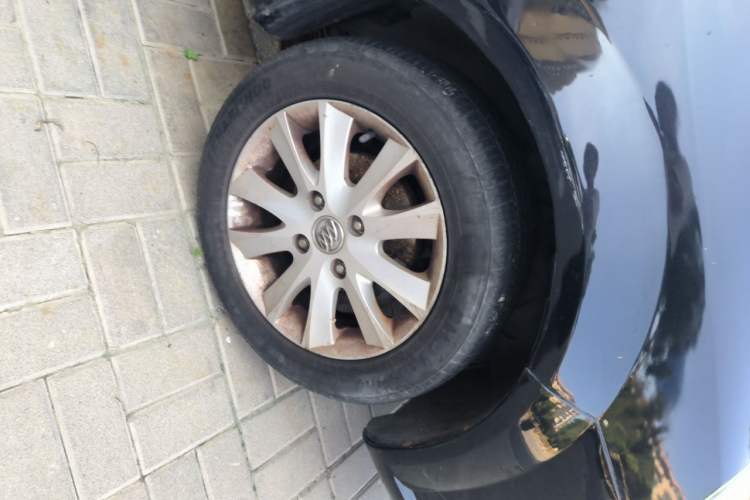 Used Buick Excelle 2008 1.6 LE-AT Right Front Wheel Hub
