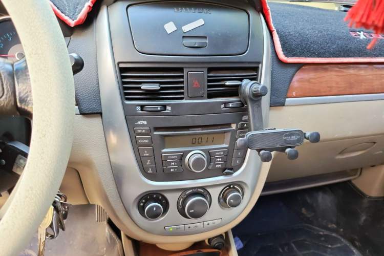 Used Buick Excelle 2008 1.6 LE-MT Audio And AC Panel