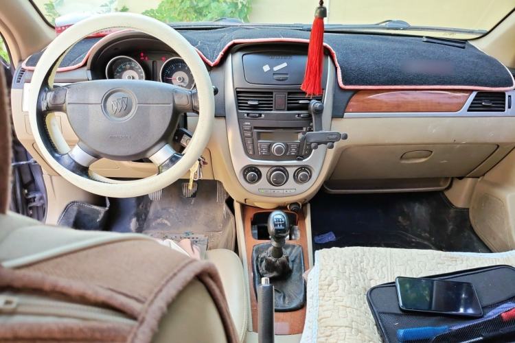 Used Buick Excelle 2008 1.6 LE-MT Center Console