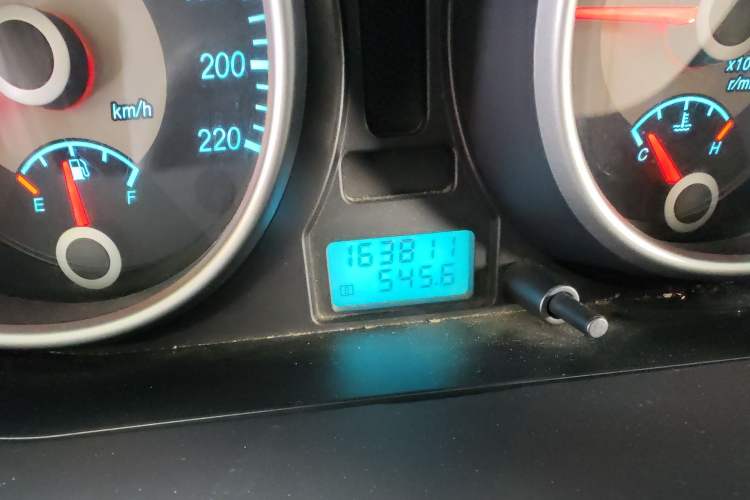 Used Buick Excelle 2008 1.6 LE-AT Odometer Close Up
