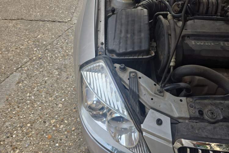 Used Buick Excelle 2008 1.6 LE-AT Engine Bay Right