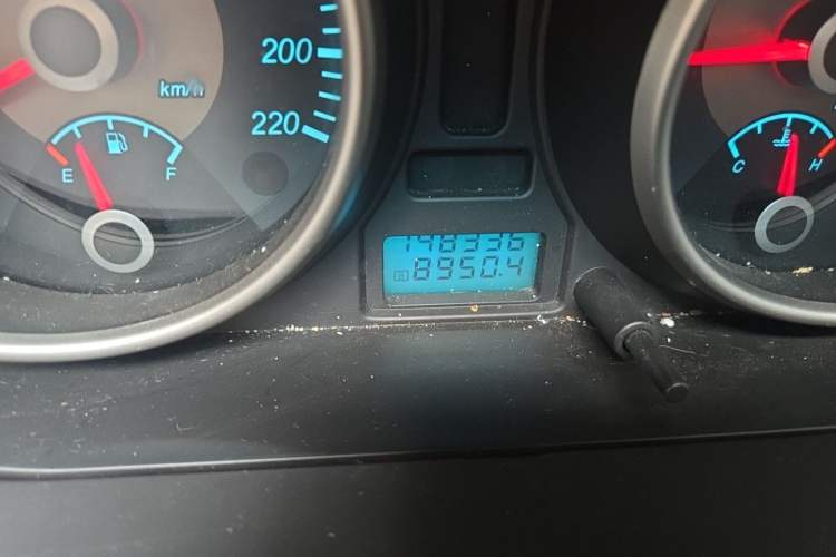 Used Buick Excelle 2008 1.6 LE-AT Odometer Close Up