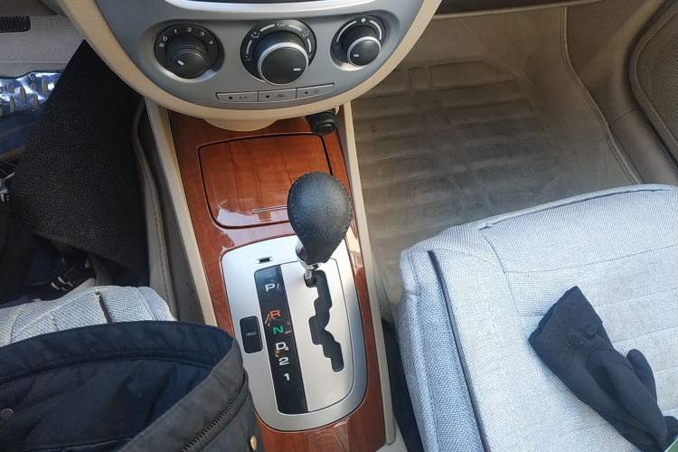 Used Buick Excelle 2008 1.6 LE-AT Gear Lever