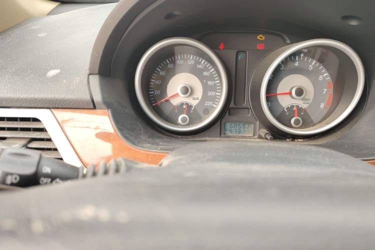 Used Buick Excelle 2008 1.6 LE-AT Odometer Close Up