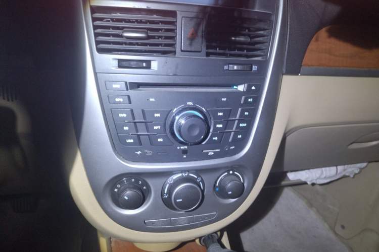 Used Buick Excelle 2008 1.6 LE-MT Audio And AC Panel