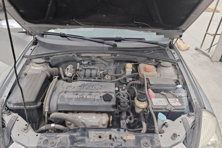 Used Buick Excelle 2008 1.6 LE-MT Engine Bay
