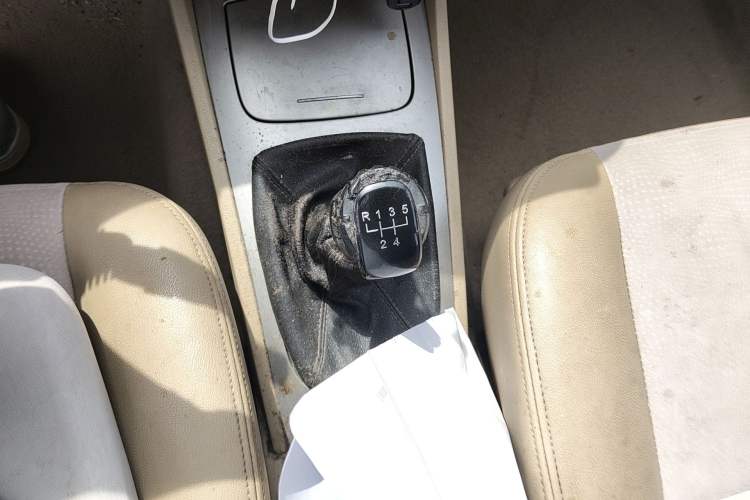 Used Buick Excelle 2008 1.6 LE-MT Gear Lever