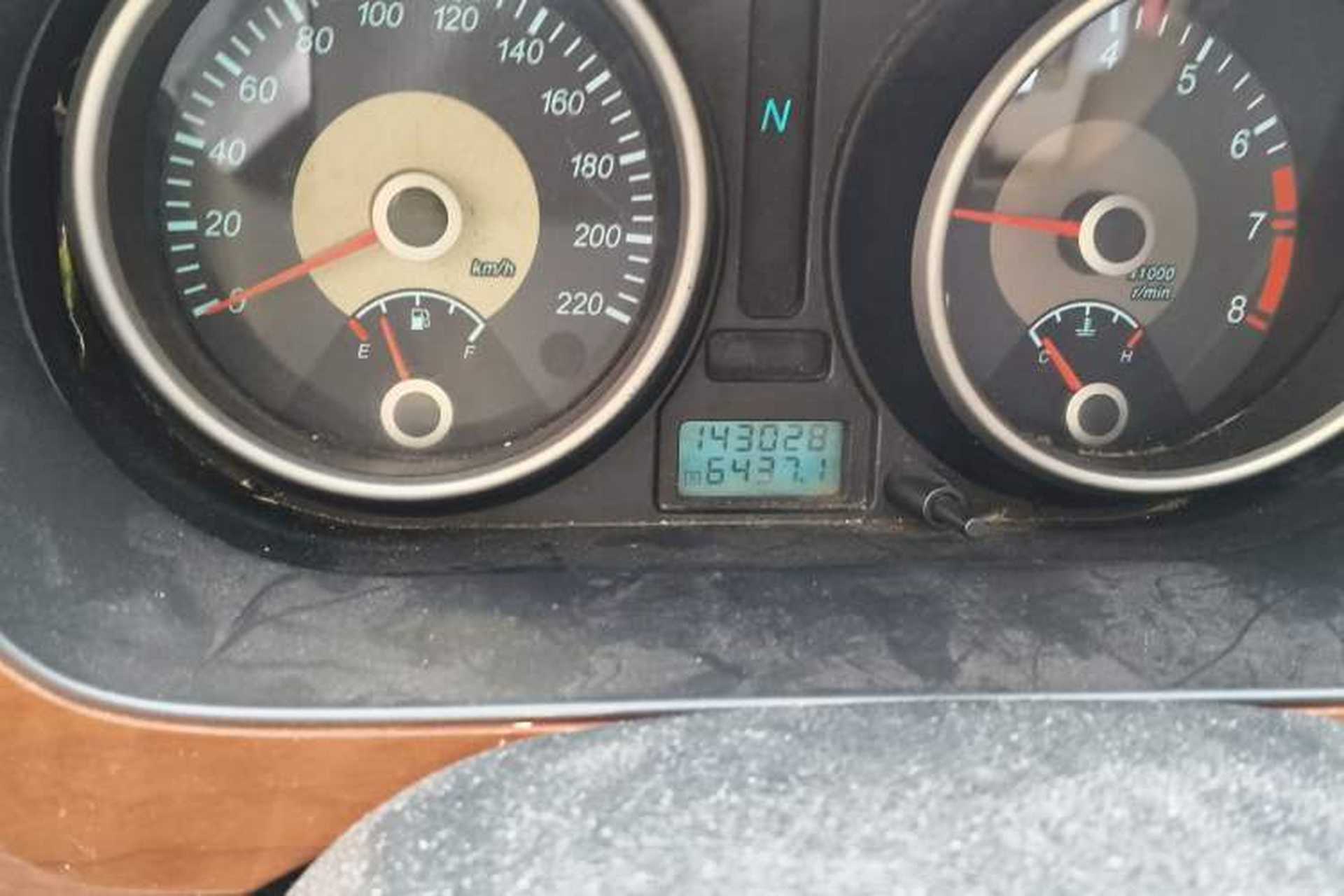 Used Buick Excelle 2008 1.6 LE-AT Odometer Close Up