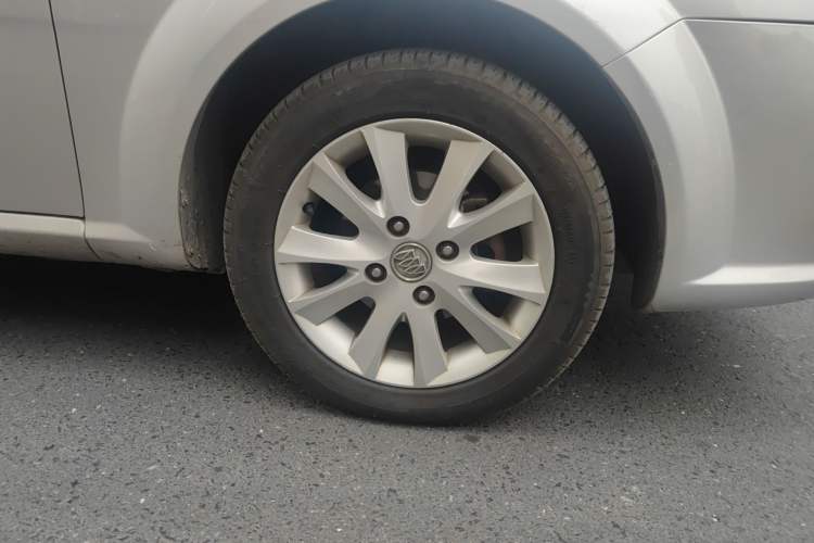 Used Buick Excelle 2008 1.6 LE-AT Right Front Wheel Hub