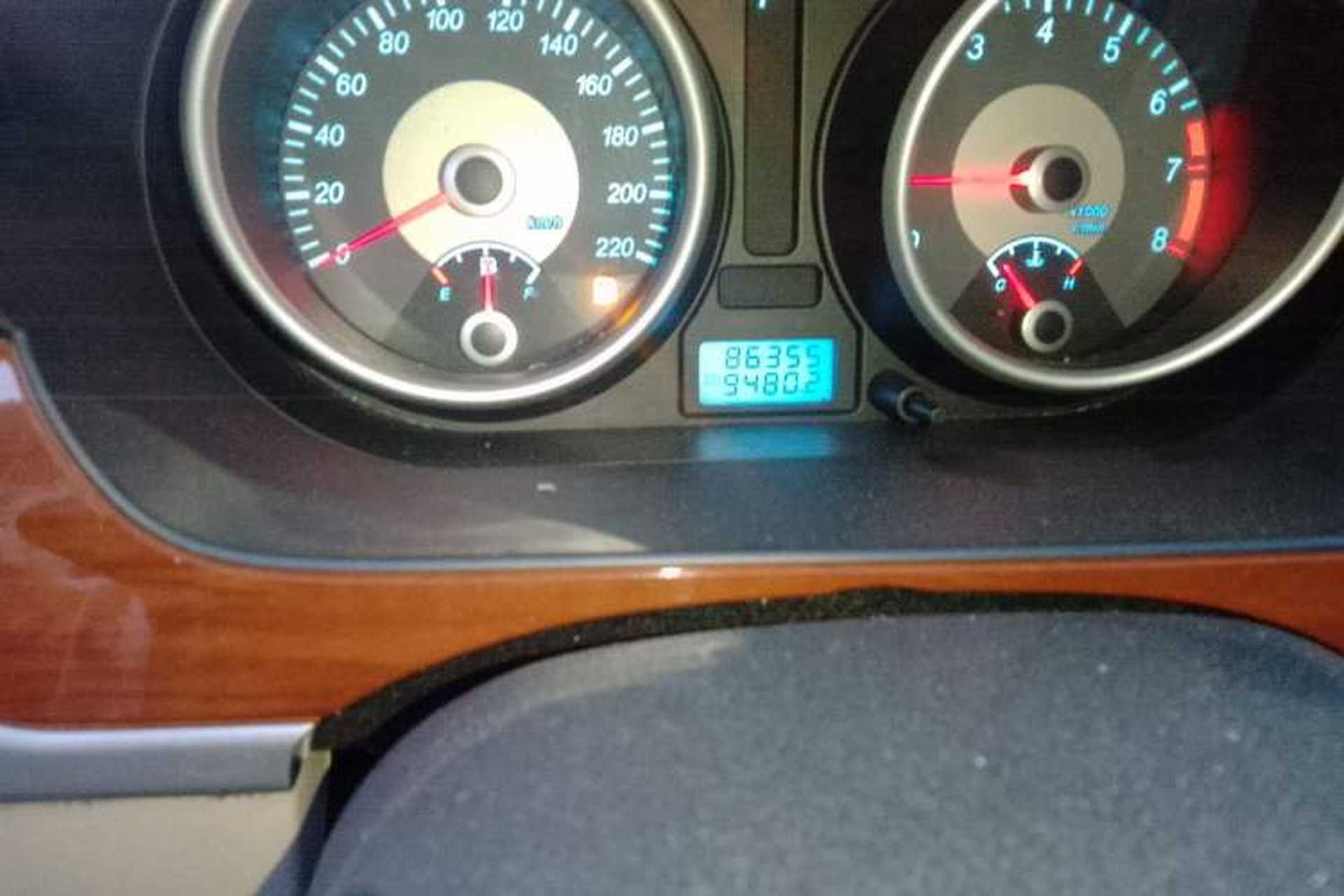 Used Buick Excelle 2008 1.6 LE-AT Odometer Close Up