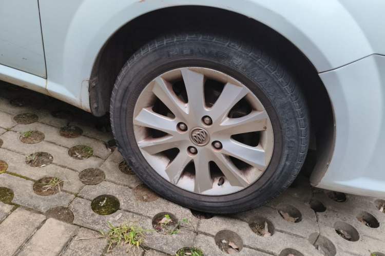Used Buick Excelle 2008 1.6 LE-AT Right Front Wheel Hub