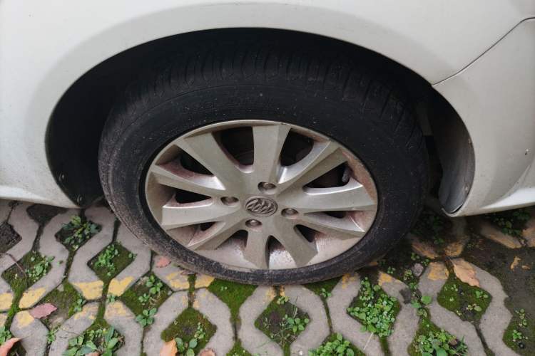 Used Buick Excelle 2008 1.6 LE-AT Right Front Wheel Hub