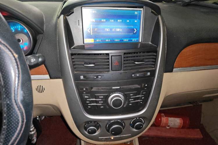 Used Buick Excelle 2011 1.6 LE-MT Audio And AC Panel