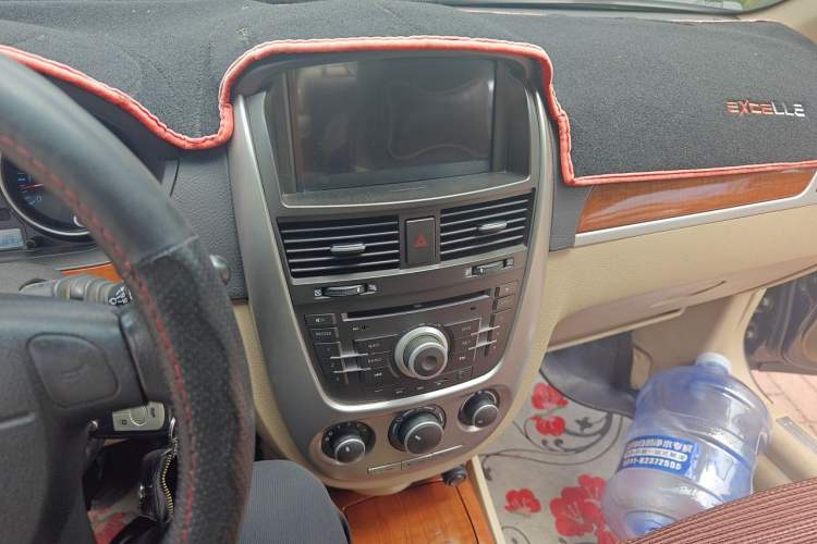 Used Buick Excelle 2011 1.6 LE-MT Audio And AC Panel