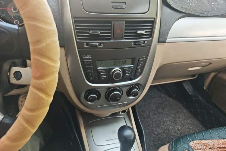 Used Buick Excelle 2011 1.6LX-AT Audio And AC Panel