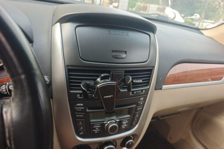 Used Buick Excelle 2011 1.6 LE-MT Audio And AC Panel