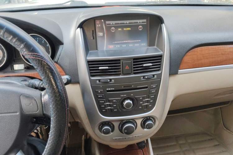Used Buick Excelle 2011 1.6 LE-MT Audio And AC Panel