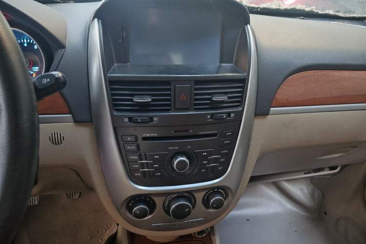 Used Buick Excelle 2011 1.6 LE-MT Audio And AC Panel