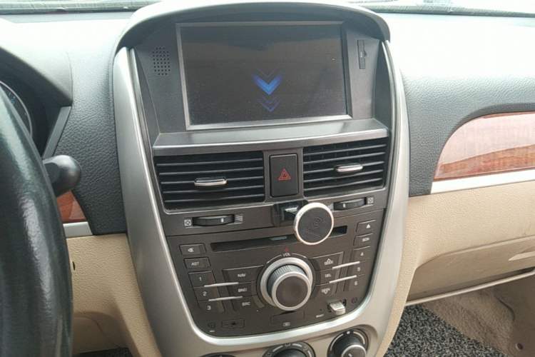 Used Buick Excelle 2011 1.6 LE-AT Audio And AC Panel