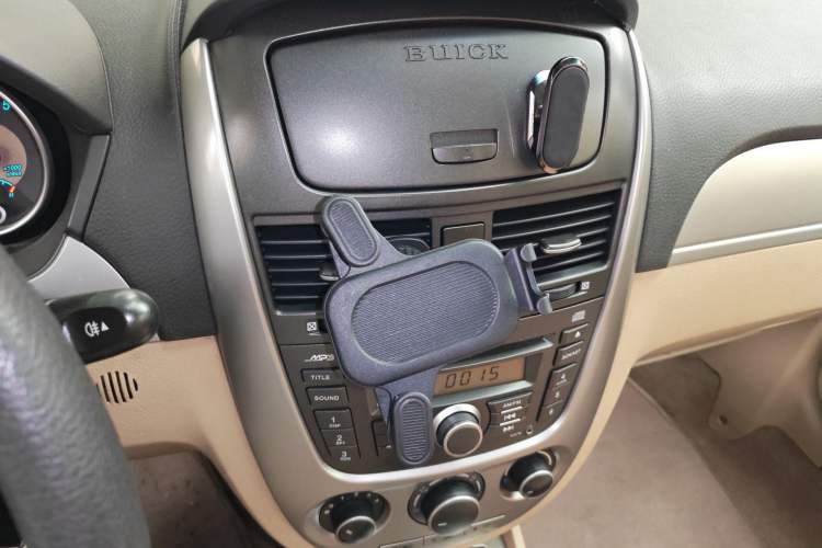 Used Buick Excelle 2011 1.6LX-AT Audio And AC Panel