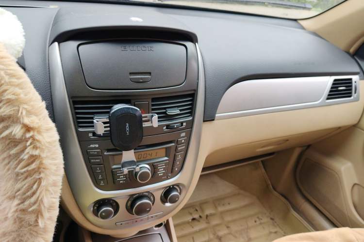 Used Buick Excelle 2011 1.6LX-AT Audio And AC Panel