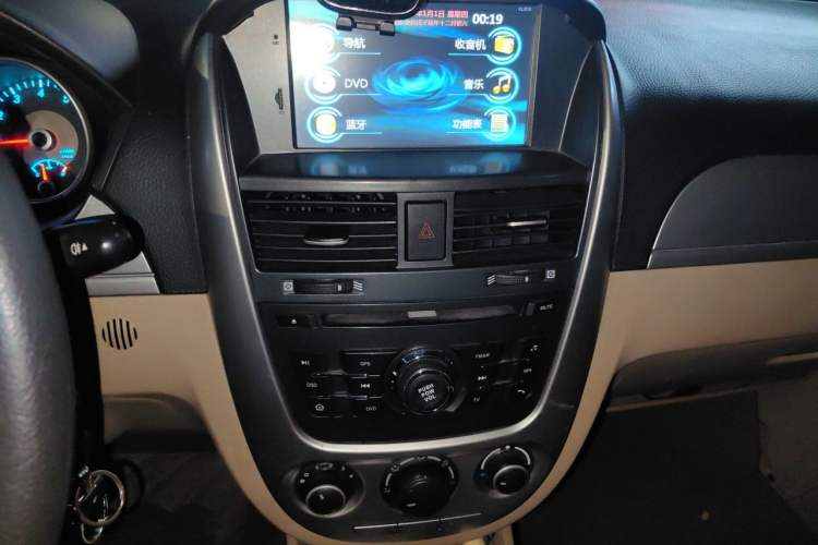 Used Buick Excelle 2011 1.6LX-AT Audio And AC Panel