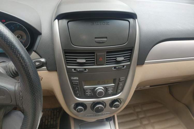 Used Buick Excelle 2011 1.6 LE-MT Audio And AC Panel