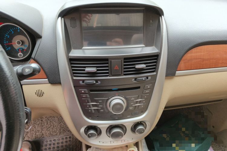 Used Buick Excelle 2011 1.6 LE-AT Audio And AC Panel