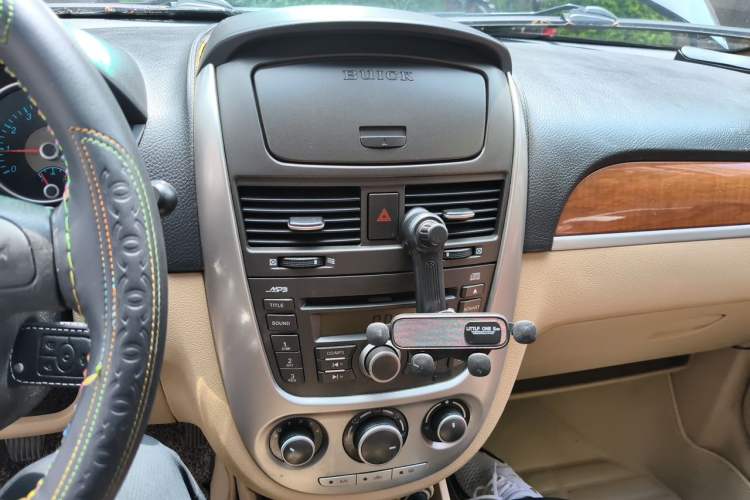 Used Buick Excelle 2011 1.6 LE-MT Audio And AC Panel