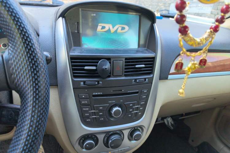 Used Buick Excelle 2011 1.6 LE-MT Audio And AC Panel
