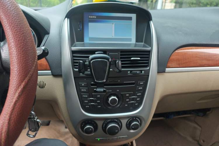 Used Buick Excelle 2011 1.6 LE-MT Audio And AC Panel