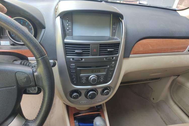 Used Buick Excelle 2011 1.6 LE-AT Audio And AC Panel