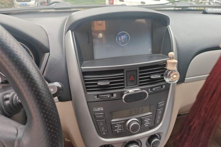 Used Buick Excelle 2011 1.6 LX-MT Audio And AC Panel