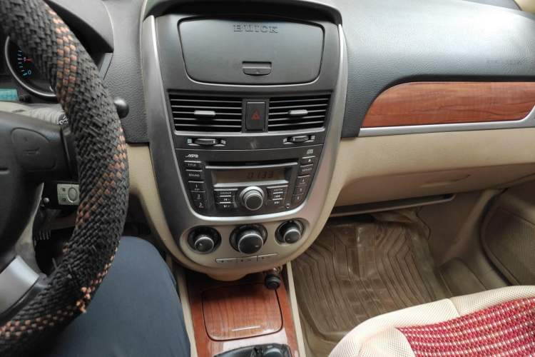 Used Buick Excelle 2011 1.6 LE-MT Audio And AC Panel