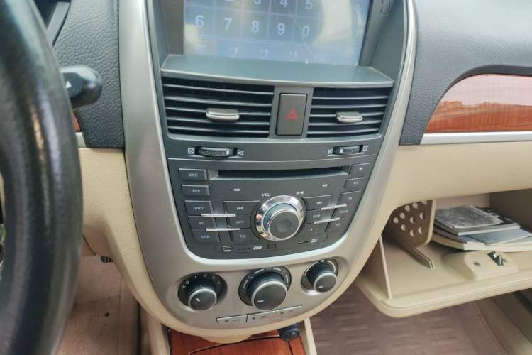 Used Buick Excelle 2011 1.6 LX-MT Audio And AC Panel