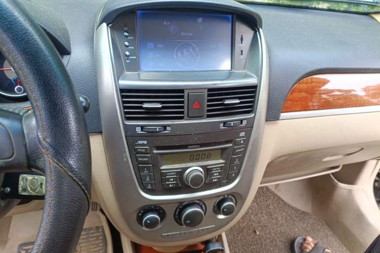 Used Buick Excelle 2011 1.6LX-AT Audio And AC Panel