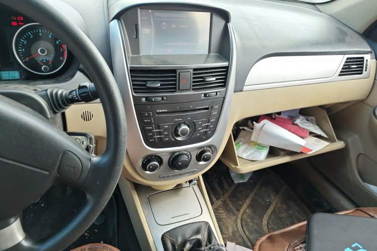 Used Buick Excelle 2011 1.6 LX-MT Audio And AC Panel
