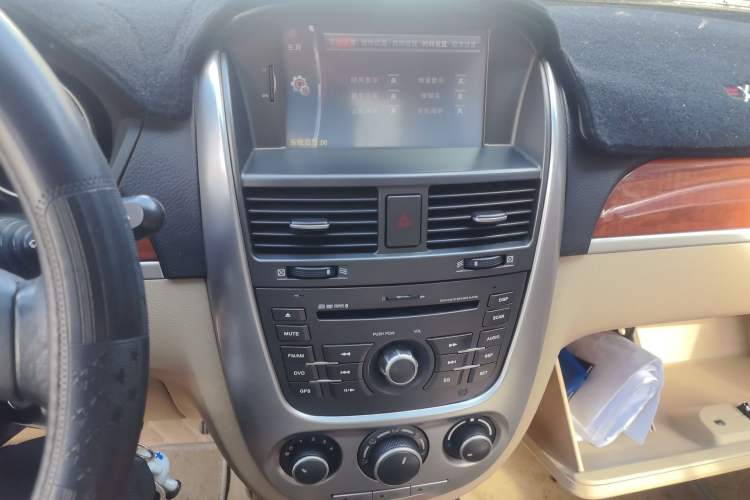 Used Buick Excelle 2011 1.6 LE-AT Audio And AC Panel