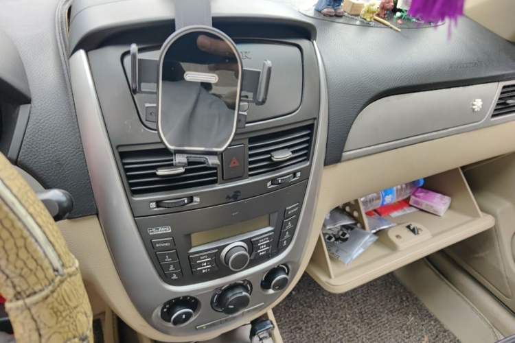 Used Buick Excelle 2011 1.6 LX-MT Audio And AC Panel