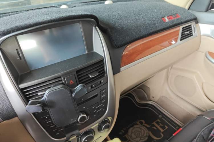 Used Buick Excelle 2011 1.6 LE-MT Audio And AC Panel