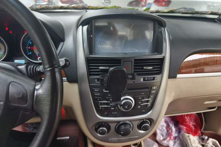 Used Buick Excelle 2011 1.6 LE-MT Audio And AC Panel