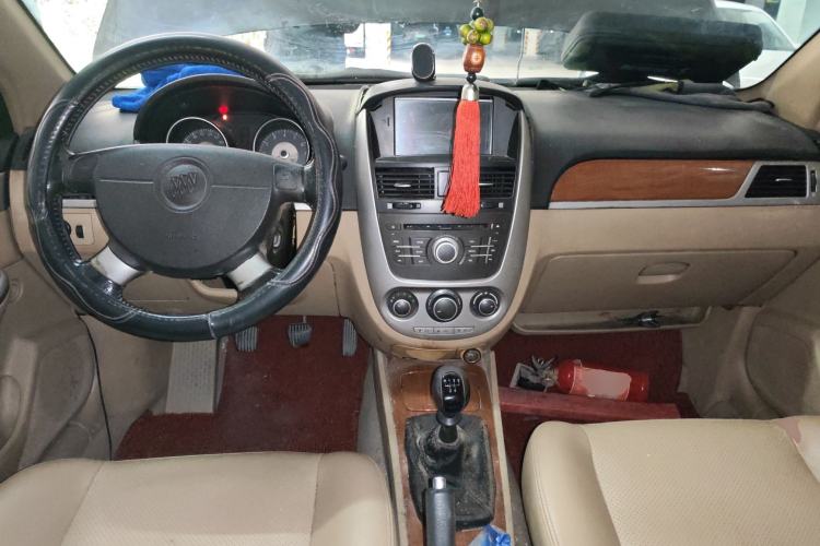 Used Buick Excelle 2011 1.6 LE-MT Center Console